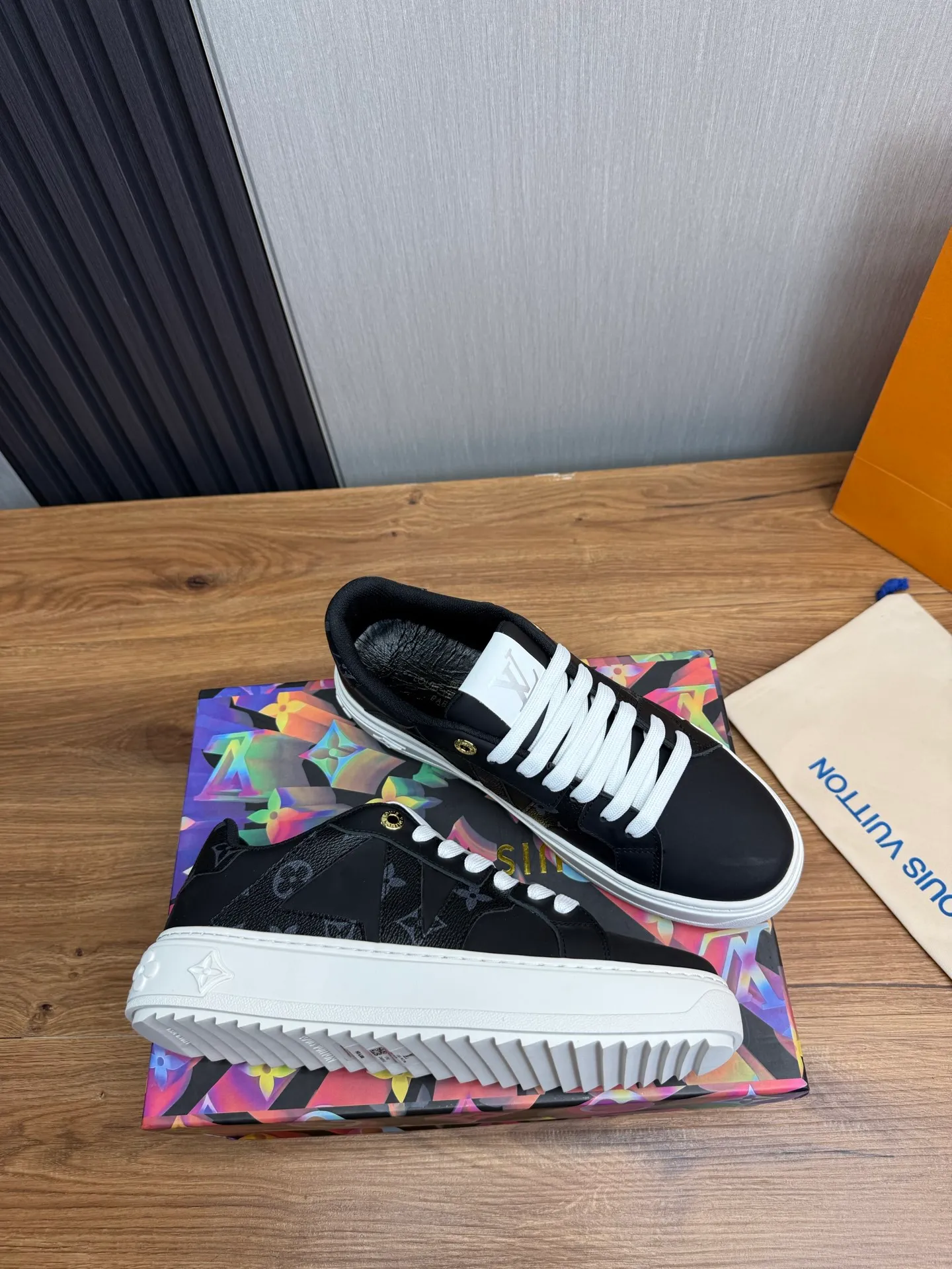 Men's shoes 💰520💰 LOUIS VUITTON [Luden Yiwei] The new trendy Lv is on the market 🎁, casual and fashionable men's shoes 👟 The upper is made of imported silk cowhide + cowhide mesh lining, the original wear-resistant rubber outsole, the version is simple and elegant, exclusive for trendy men. 38-44